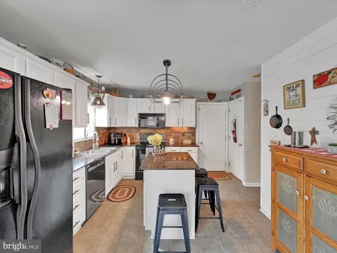 Kitchen - 13 Fox Run Ter, Lititz, PA 17543 photo 2 of 4