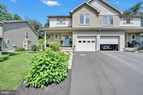 121 Eagle Dr, Ephrata, PA 17522