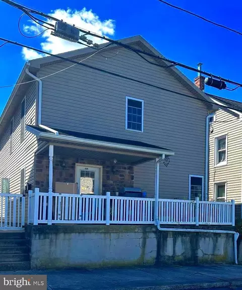 49 N Church St N, Ephrata, PA 17522