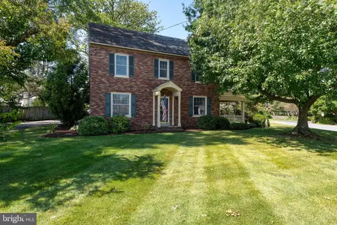 5640 Main St, East Petersburg, PA 17520