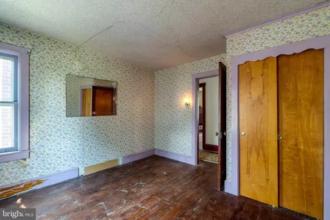 Bedroom - 2134 Main St, Lititz, PA 17543 photo 5 of 6