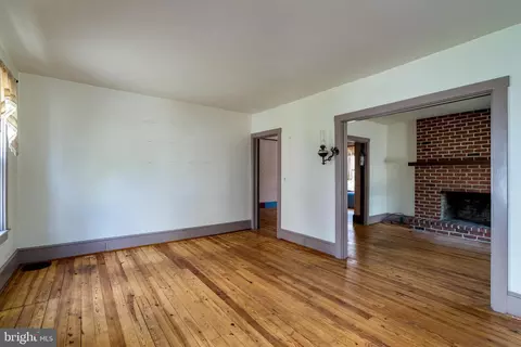 Living - 2134 Main St, Lititz, PA 17543 photo 2 of 6