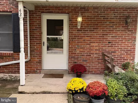 42 Froelich Ave, Mountville, PA 17554