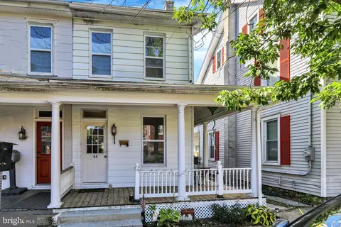 44 E Center St, Lititz, PA 17543