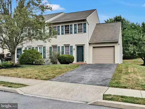 25 Yorkshire Ct, Elizabethtown, PA 17022