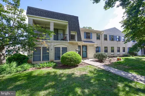 71 Valleybrook Dr, Lancaster, PA 17601