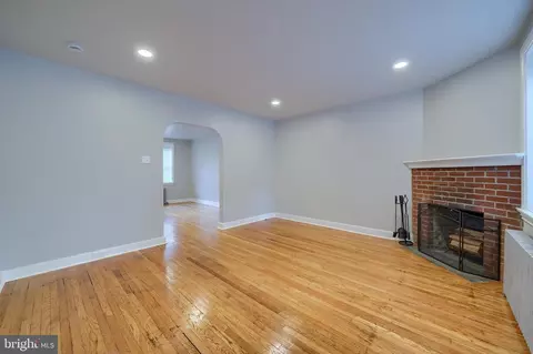Living - 138 Ruby St, Lancaster, PA 17603 photo 4 of 5
