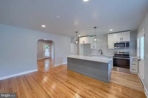 Entry Way - 138 Ruby St, Lancaster, PA 17603 photo 2 of 4