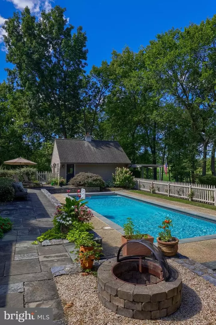 Exterior - 38 Westwind Cir, Lititz, PA 17543 photo 15 of 24