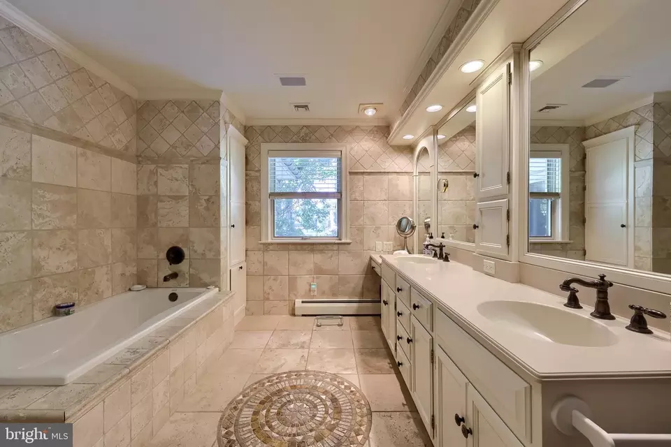 Bath - 38 Westwind Cir, Lititz, PA 17543 photo 3 of 11