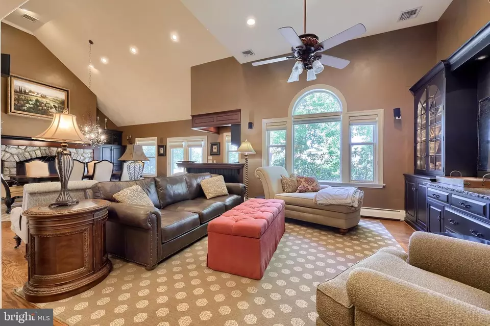 Living - 38 Westwind Cir, Lititz, PA 17543 photo 2 of 6