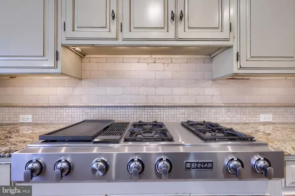 Kitchen - 38 Westwind Cir, Lititz, PA 17543 photo 11 of 12