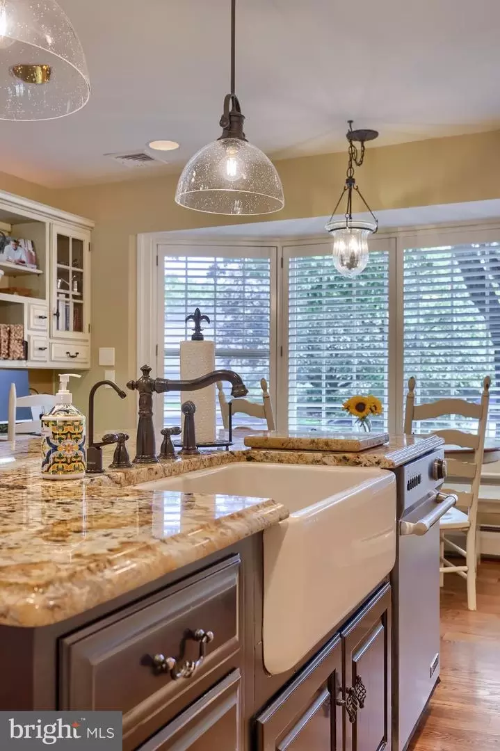 Kitchen - 38 Westwind Cir, Lititz, PA 17543 photo 6 of 12