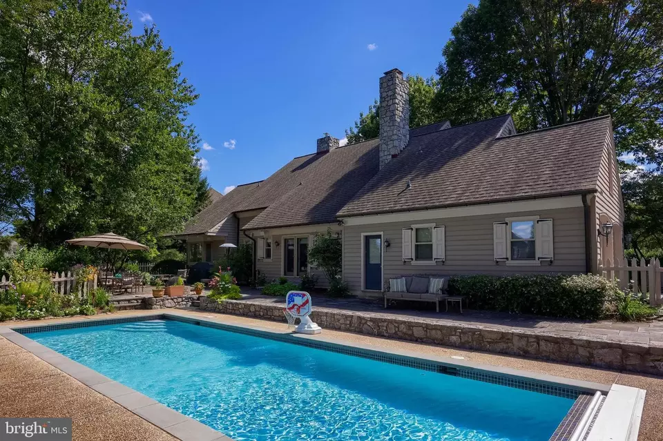 Exterior - 38 Westwind Cir, Lititz, PA 17543 photo 9 of 24