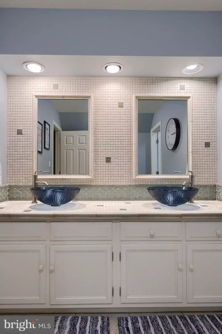Bath - 38 Westwind Cir, Lititz, PA 17543 photo 8 of 11
