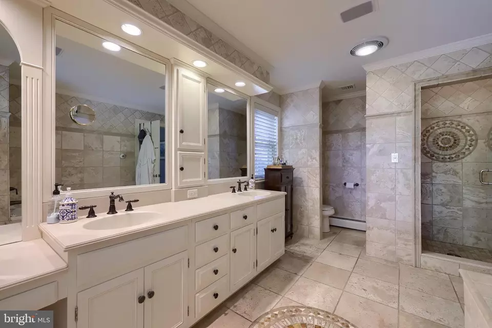 Bath - 38 Westwind Cir, Lititz, PA 17543 photo 4 of 11