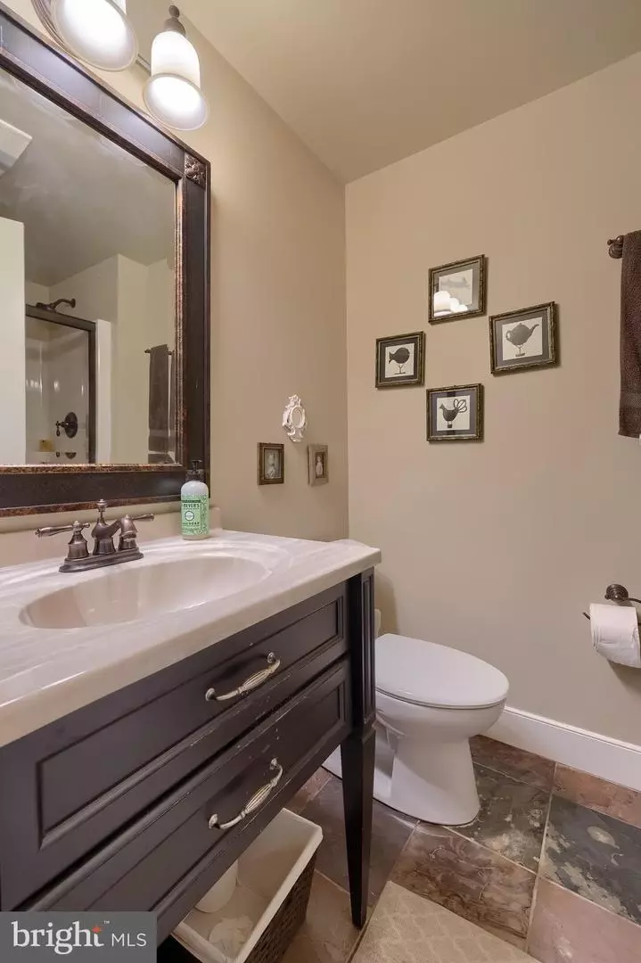 Bath - 38 Westwind Cir, Lititz, PA 17543 photo 10 of 11