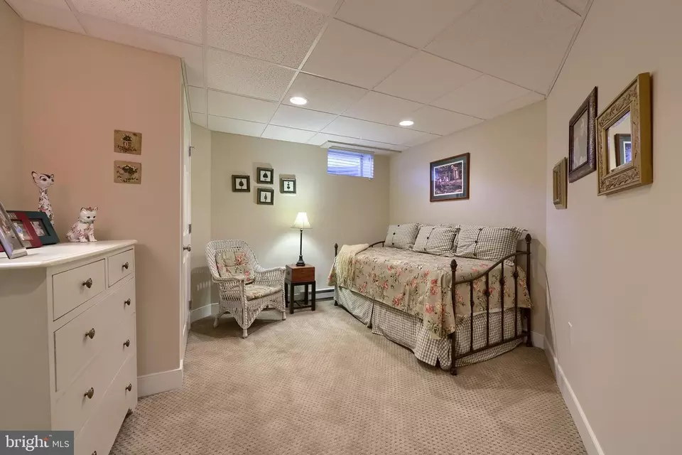 Bedroom - 38 Westwind Cir, Lititz, PA 17543 photo 5 of 7