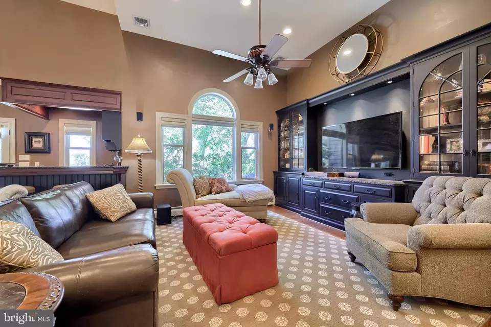 Living - 38 Westwind Cir, Lititz, PA 17543 photo 3 of 6