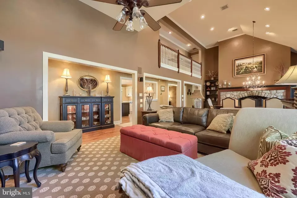Living - 38 Westwind Cir, Lititz, PA 17543 photo 4 of 6
