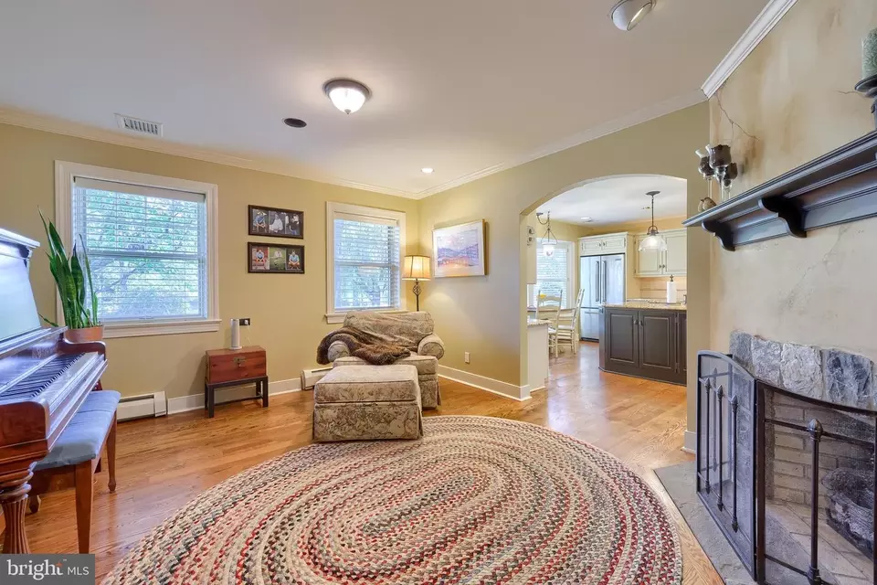 Living - 38 Westwind Cir, Lititz, PA 17543 photo 5 of 6