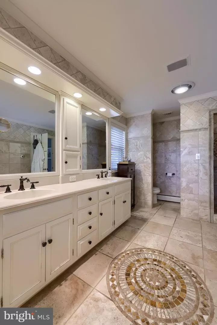 Bath - 38 Westwind Cir, Lititz, PA 17543 photo 5 of 11