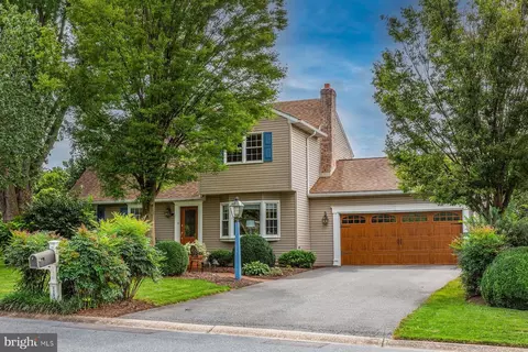 1104 Hempfield Dr, Lancaster, PA 17601