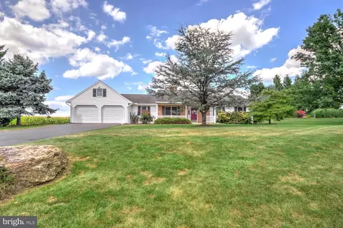 286 Rock Point Rd, Marietta, PA 17547