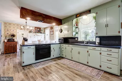 Kitchen - 1517 E Newport Rd, Lititz, PA 17543 photo 1 of 5