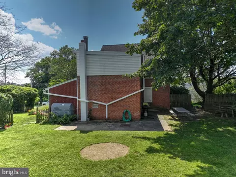 Exterior - 1517 E Newport Rd, Lititz, PA 17543 photo 10 of 20