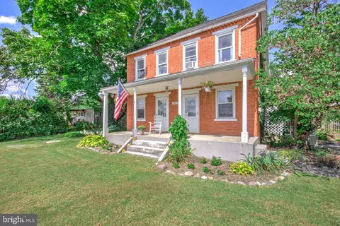Exterior - 1517 E Newport Rd, Lititz, PA 17543 photo 2 of 20