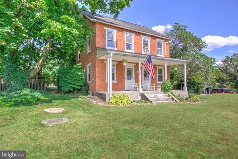 Exterior - 1517 E Newport Rd, Lititz, PA 17543 photo 3 of 20