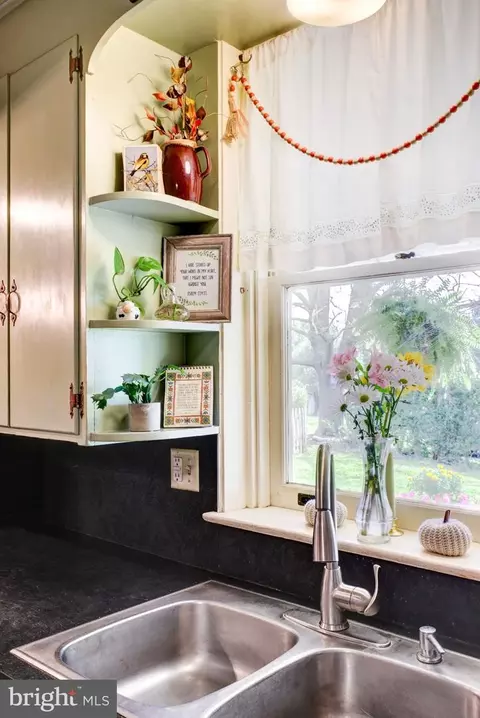 Kitchen - 1517 E Newport Rd, Lititz, PA 17543 photo 5 of 5
