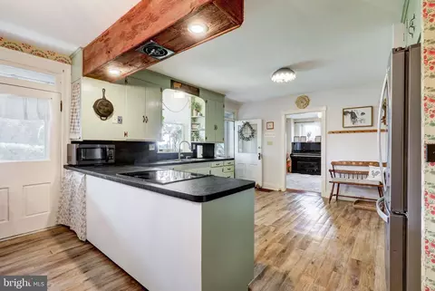 Kitchen - 1517 E Newport Rd, Lititz, PA 17543 photo 2 of 5
