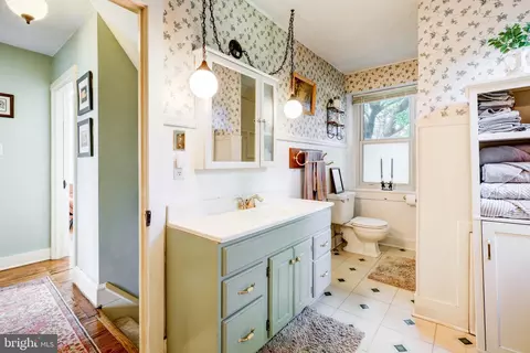 Bath - 1517 E Newport Rd, Lititz, PA 17543 photo 4 of 5