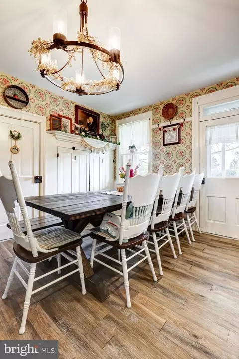 Dining - 1517 E Newport Rd, Lititz, PA 17543 photo 4 of 4