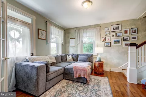 Living - 1517 E Newport Rd, Lititz, PA 17543 photo 1 of 2