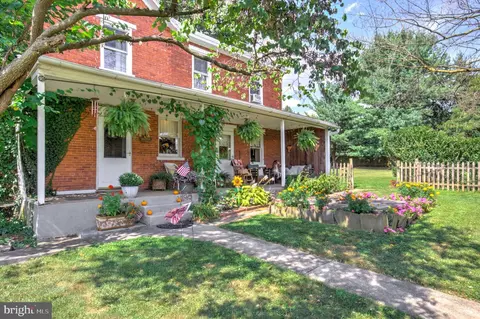 Exterior - 1517 E Newport Rd, Lititz, PA 17543 photo 11 of 20