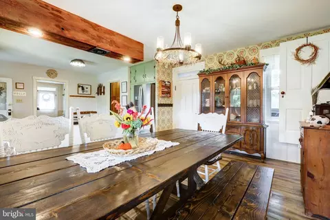 Dining - 1517 E Newport Rd, Lititz, PA 17543 photo 3 of 4