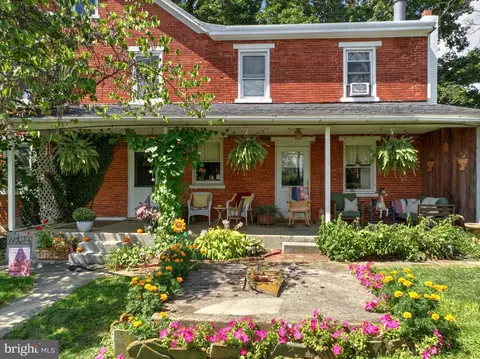 Exterior - 1517 E Newport Rd, Lititz, PA 17543 photo 7 of 20
