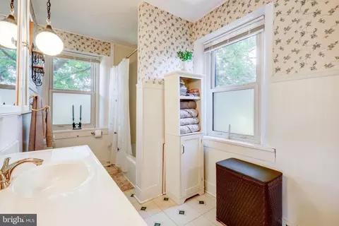 Bath - 1517 E Newport Rd, Lititz, PA 17543 photo 3 of 5