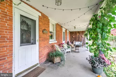 Exterior - 1517 E Newport Rd, Lititz, PA 17543 photo 4 of 20