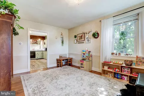 Dining - 1517 E Newport Rd, Lititz, PA 17543 photo 1 of 4