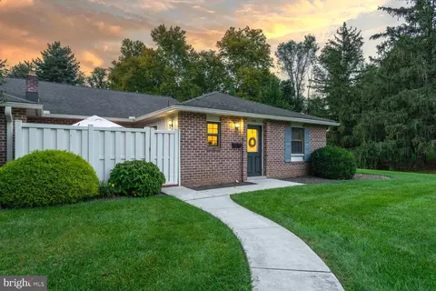 333 Valleybrook Dr, Lancaster, PA 17601