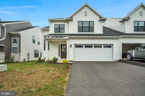 105 Village Dr, Millersville, PA 17551