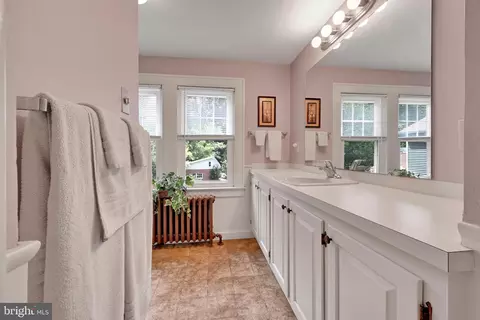 Bath - 417 Woodcrest Ave, Lititz, PA 17543 photo 1 of 1