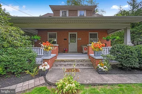 Exterior - 417 Woodcrest Ave, Lititz, PA 17543 photo 1 of 7