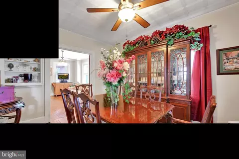 Dining - 417 Woodcrest Ave, Lititz, PA 17543 photo 1 of 2