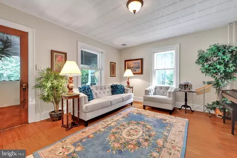 Living - 417 Woodcrest Ave, Lititz, PA 17543 photo 1 of 2
