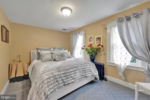 Bedroom - 417 Woodcrest Ave, Lititz, PA 17543 photo 2 of 2